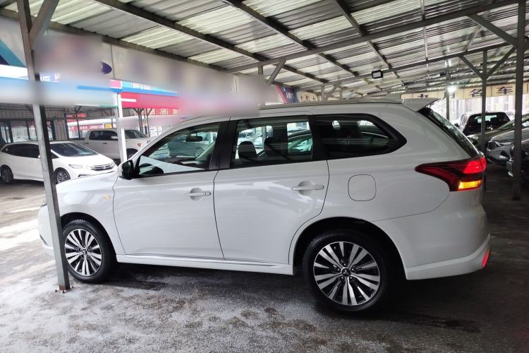 Used Mitsubishi Outlander 2021 2.0L Two-Wheel Drive Comfort Edition 5 Seats
