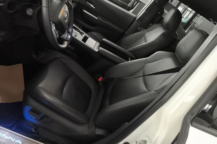 Used Toyota Sienna 2021 2.5L Hybrid Premium Edition
