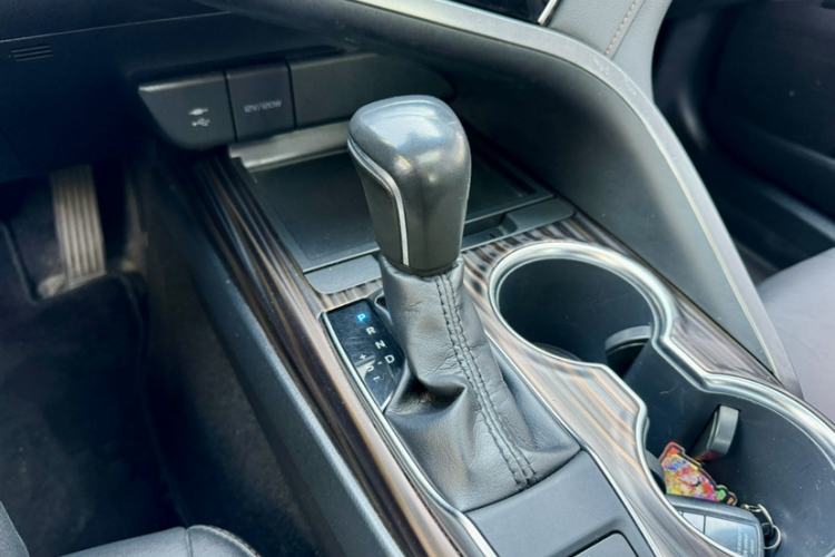 Used Toyota Camry 2018 2.0G Luxury Edition
