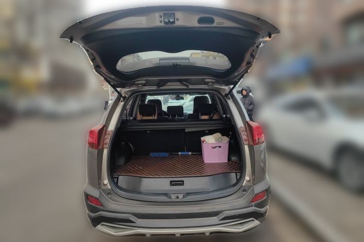 Used Toyota RAV4 2015 2.0L CVT Two-Wheel Drive Fashion Edition