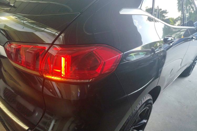 Used Wey VV5 2019 1.5T Two-Wheel Drive Color Pioneer
