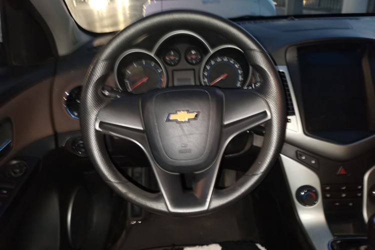 Used Chevrolet Cruze 2015 Hatchback 1.6L Manual Comfort Edition