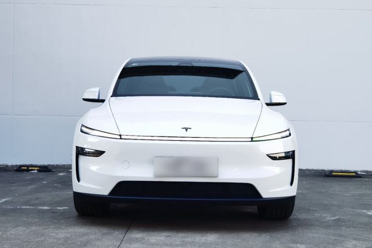 Used Tesla Model Y L 2025 Long-Range All-Wheel-Drive Version
