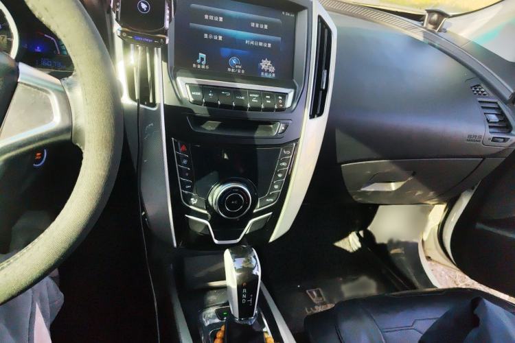 Used Luxgen U6 SUV 2015 1.8T Fashion-Upgraded Model
