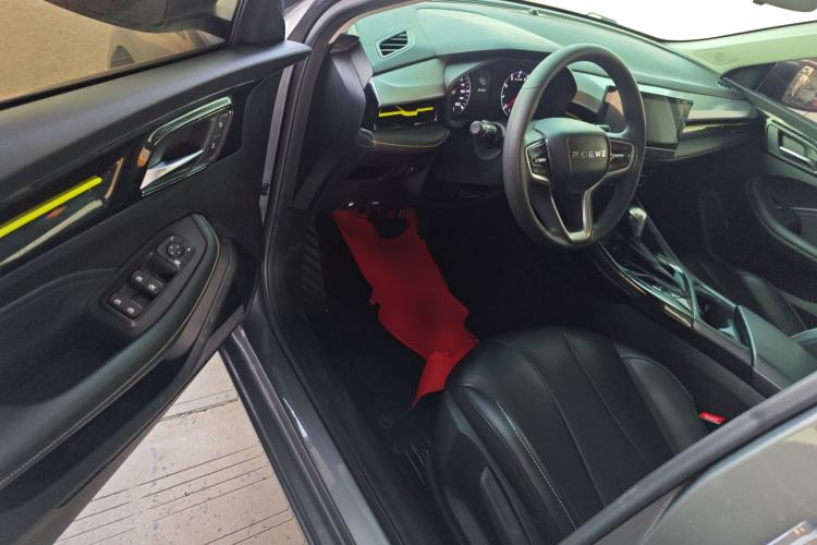 Used Roewe i5 2021 1.5L CVT Black Gold Edition