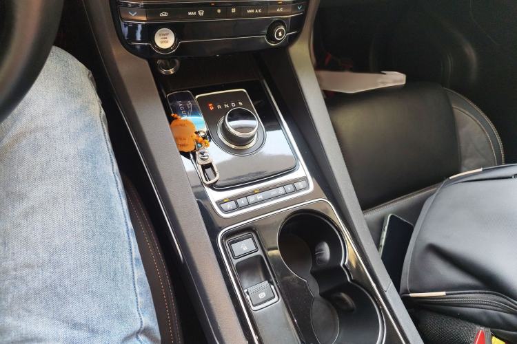 Used Jaguar F-PACE 2016 2.0T Two-Wheel Drive Urban Luxury Edition
