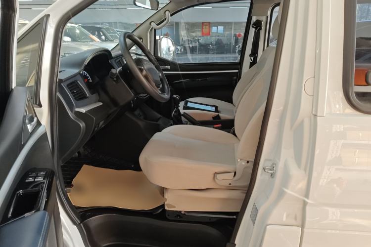 Used FORTHING Lingzhi 2024 M5L 1.5T Manual Base Model 7 Seats
