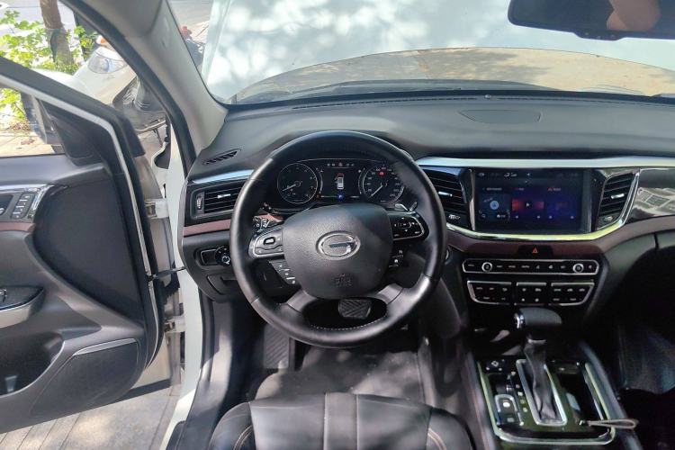 Used GAC Trumpchi GS8 2017 320T Two-Wheel Drive Luxury Smart Connectivity Version (7 Seats)
