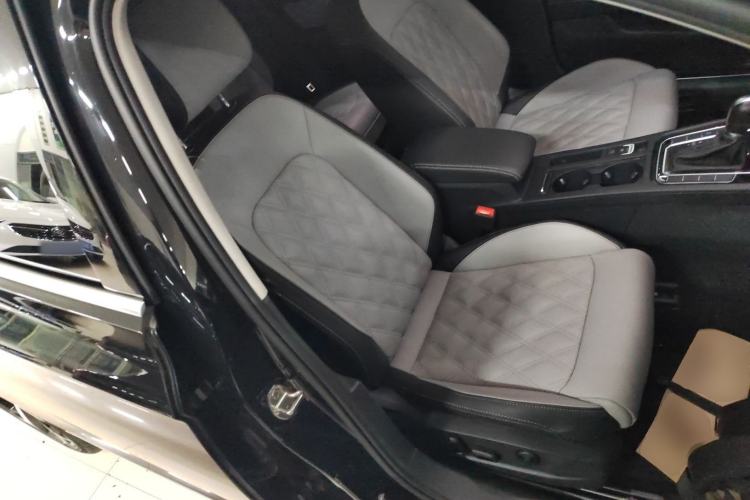 Used Volkswagen Magotan 2023 2 Million Units Limited Edition 330TSI DSG Leading Version