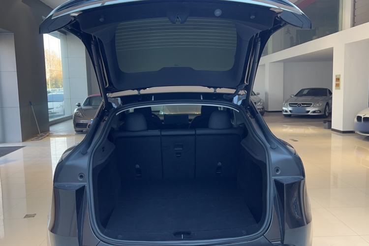 Used Tesla Model Y 2025 Rear-Wheel-Drive Version
