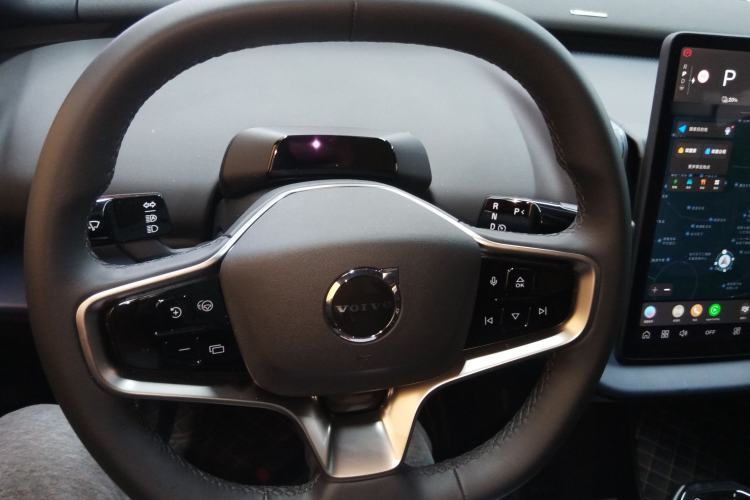 Used Volvo EX30 2025 Rear-Drive Long-Range Plus Model
