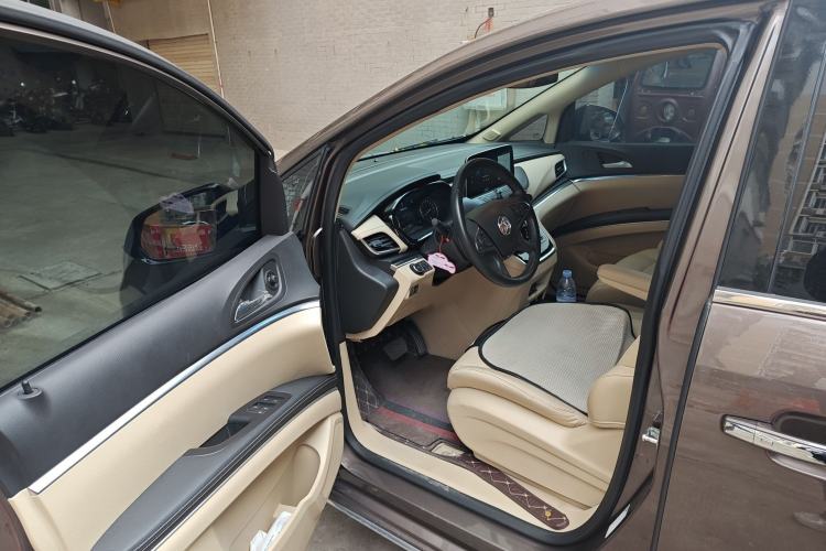 Used Buick GL8 2023 Facelifted Land Cruiser Executive Luxury Version
