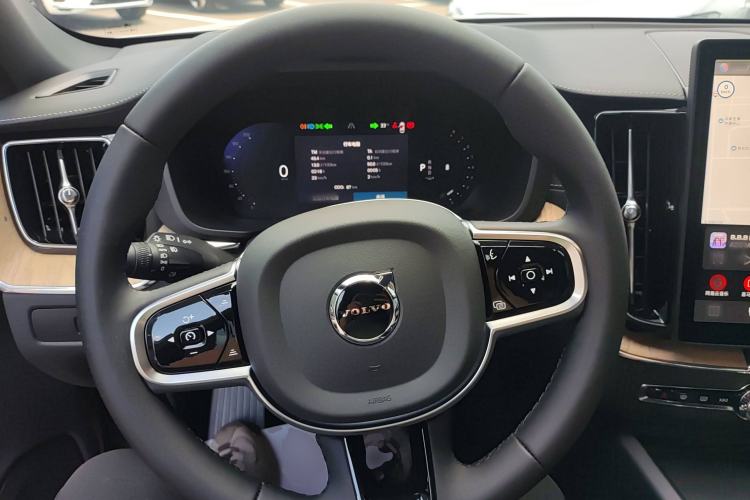 Used Volvo XC60 2026 B5 4x4 Smart Luxury Edition
