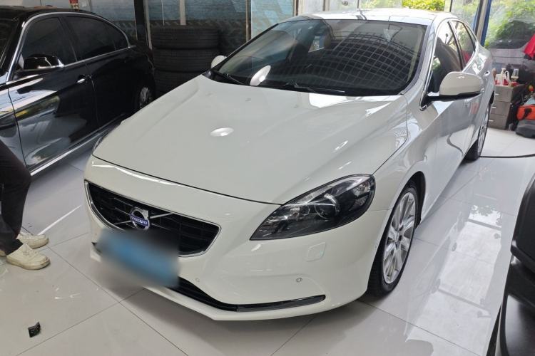Used Volvo V40 2015 1.6T Zhiya Edition