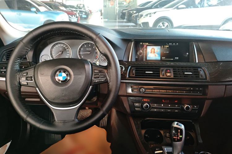 Used BMW 5 Series 2014 525Li Luxury Design Package
