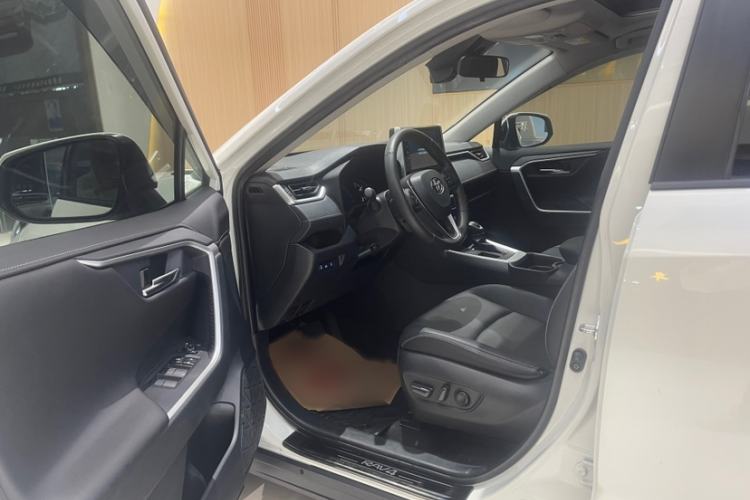 Used Toyota RAV4 2020 2.0L CVT Two-Wheel Drive Prestige Edition
