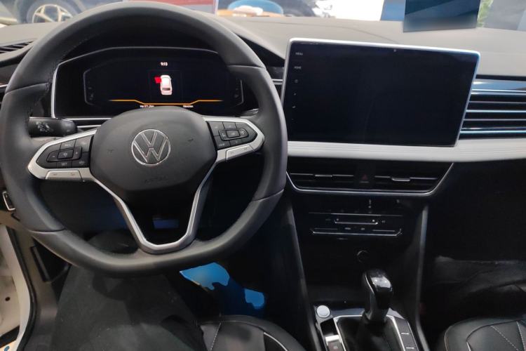 Used Volkswagen Tiguan L 2024 Outstanding Model 300TSI Automatic Two-Wheel Drive Longteng Edition
