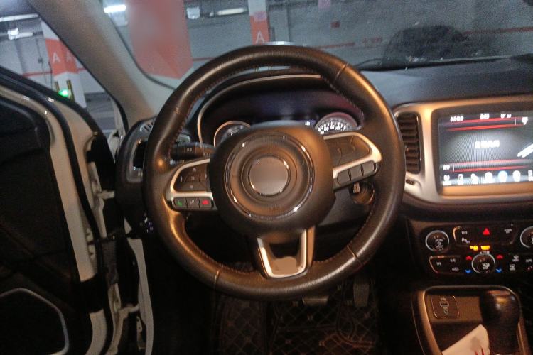 Used  Compass 2017 200T Automatic Family Edition
