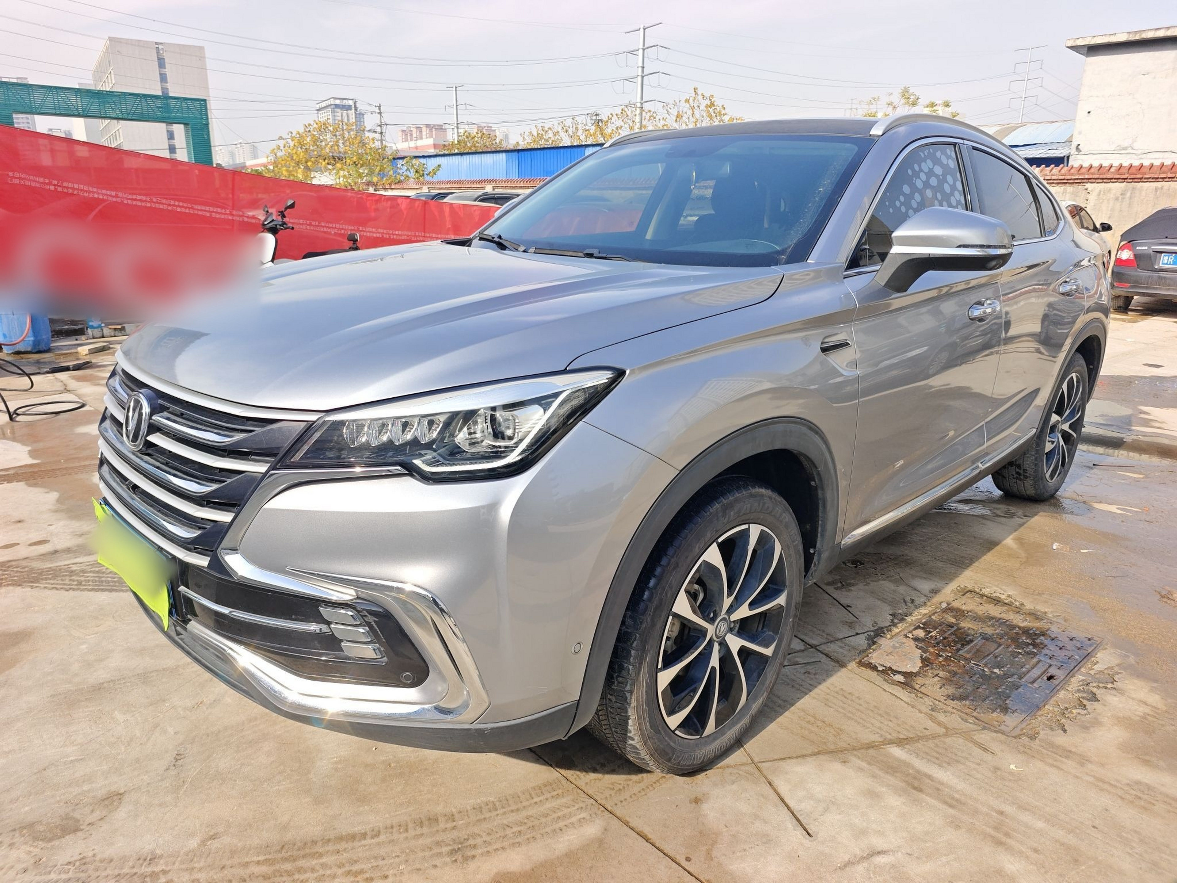 Под передней частью автомобиля