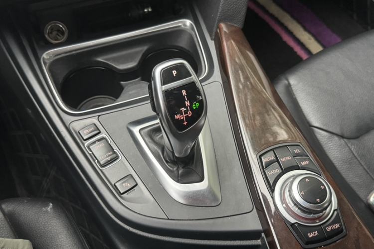 Used BMW 3 Series 2015 320Li Luxury Design Package
