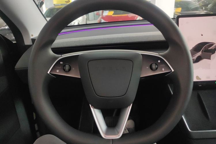 Used Tesla Model Y 2025 Rear-Wheel-Drive Version