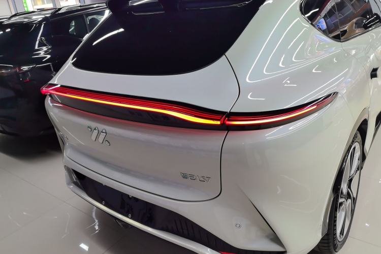 Used  LS7 2023 100kWh Lux Rear-Drive Version