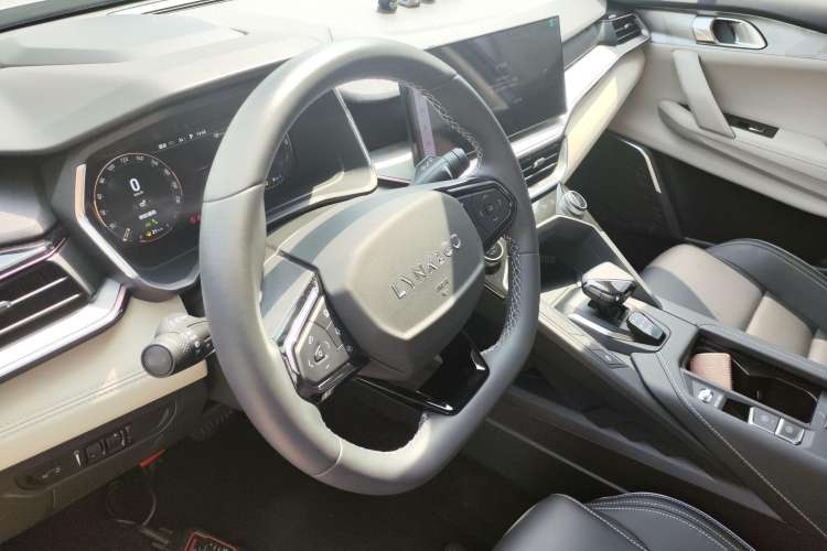 Used Lynk & Co 06 EM-P 2023 1.5T Remix PHEV Shero
