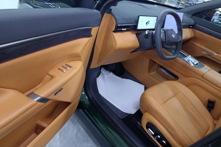 Used  eπ008 2026 Model Six-Seat Range-Extended Family Edition