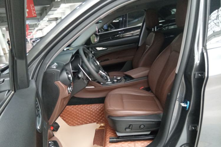 Used Alfa Romeo Stelvio 2017 2.0T 200HP Luxury Edition
