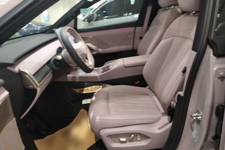 Used ONVO L60 2024 60 kWh All-Wheel Drive
