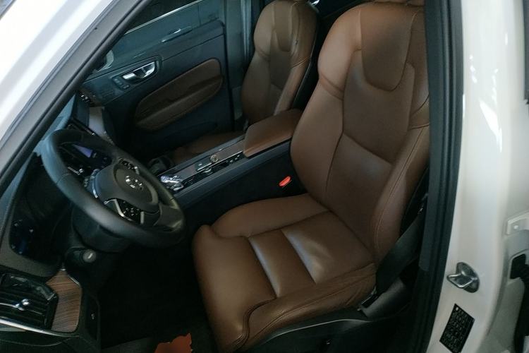 Used Volvo XC60 2023 B5 4x4 Smart Luxury Edition
