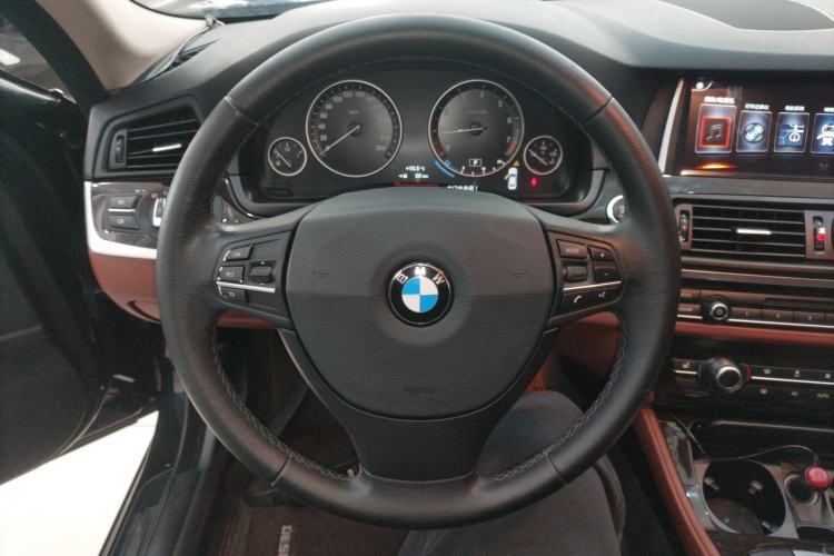 Used BMW 5 Series 2014 525Li Leading Model
