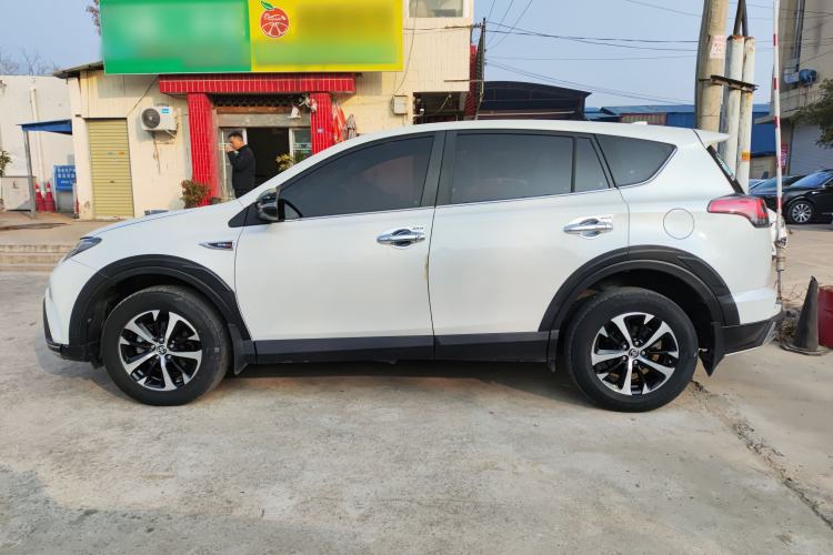 Used Toyota RAV4 2016 2.0L CVT Two-Wheel Drive Fashion Edition China V Standard
