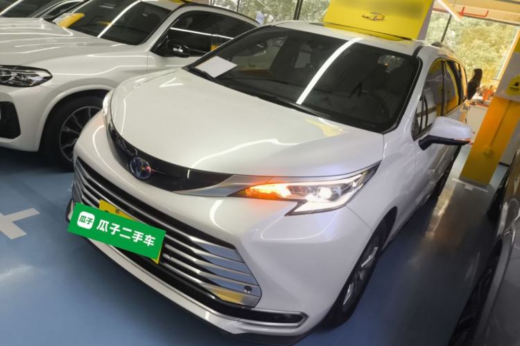 Used Toyota Sienna 2021 2.5L Hybrid Platinum Edition