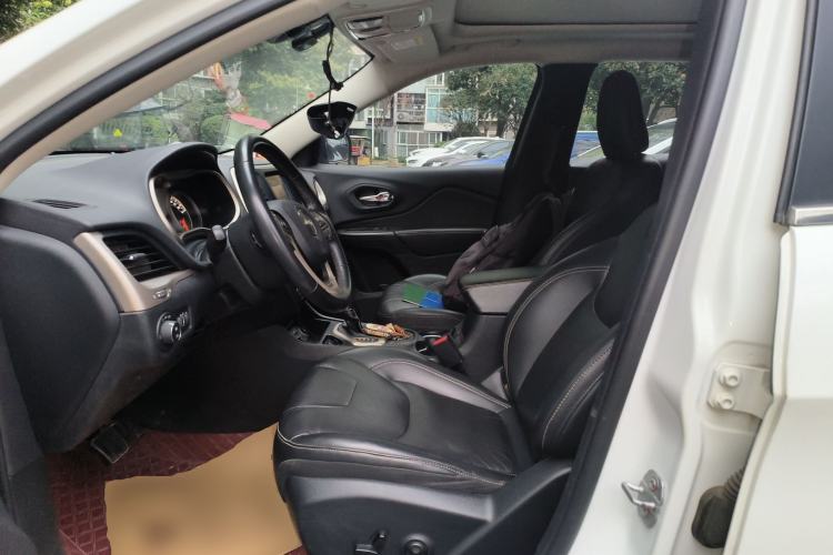 Used Jeep Cherokee 2017 2.0L Superior Edition