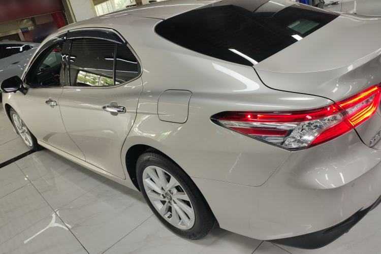 Used Toyota Camry 2021 2.0G Luxury Edition
