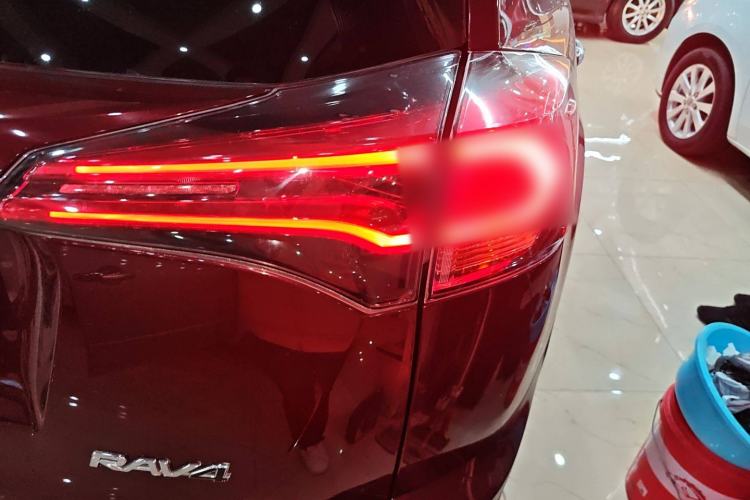 Used Toyota RAV4 2016 2.0L CVT Two-Wheel Drive Fashion Edition China V Standard
