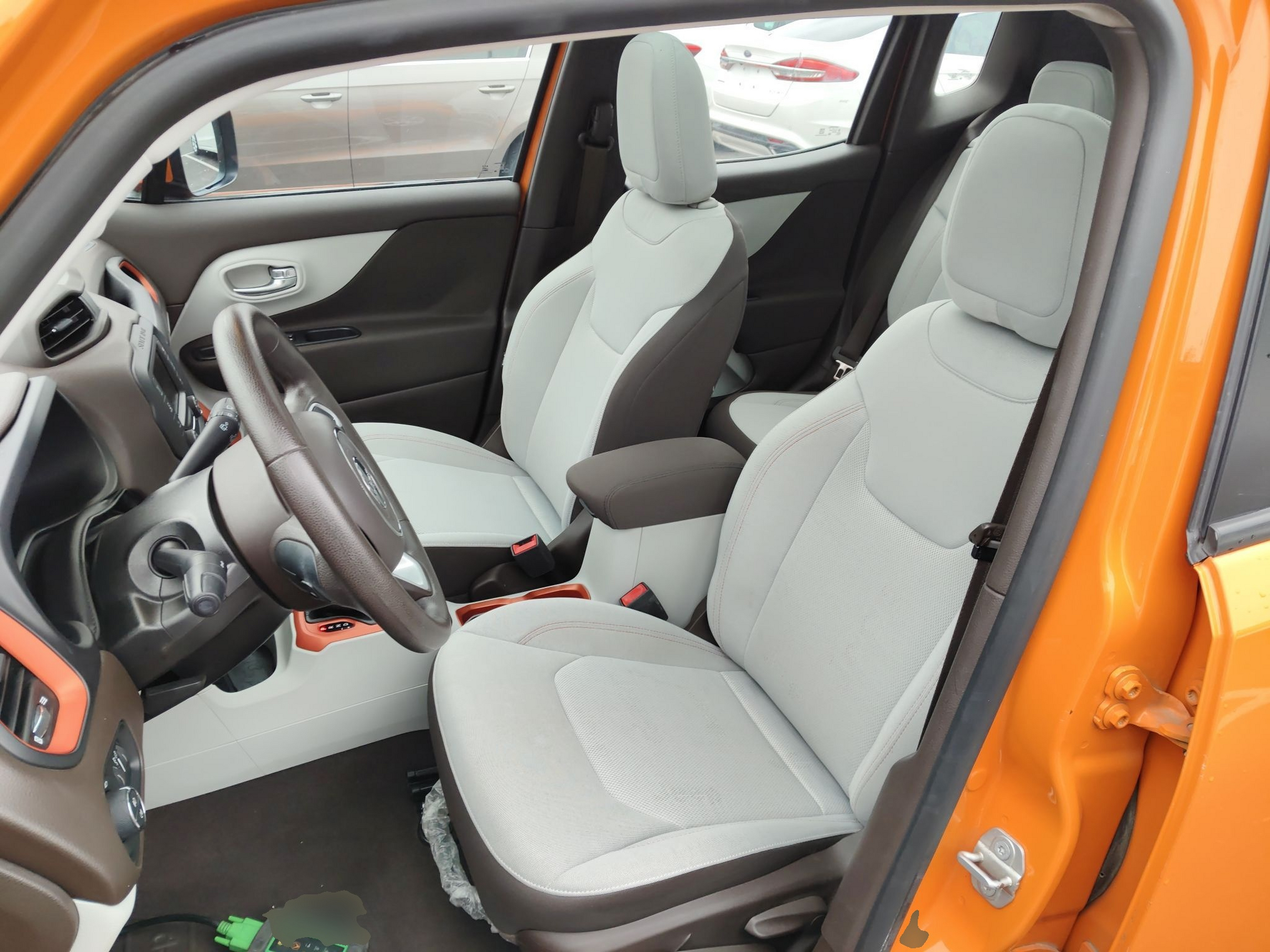 Переднее сиденье в автомобиле