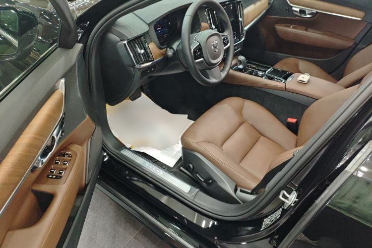 Used Volvo S90 New Energy 2025 Plug-in Hybrid Four-Wheel Drive Long-Range Zhiyi Luxury Edition
