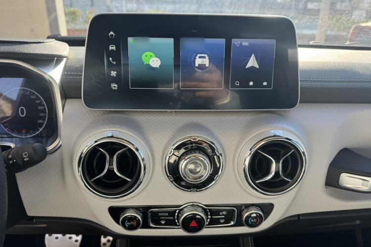 Used  BJ40 2023 2.0T Automatic Four-Wheel Drive Urban Hunter Edition Prestige Version
