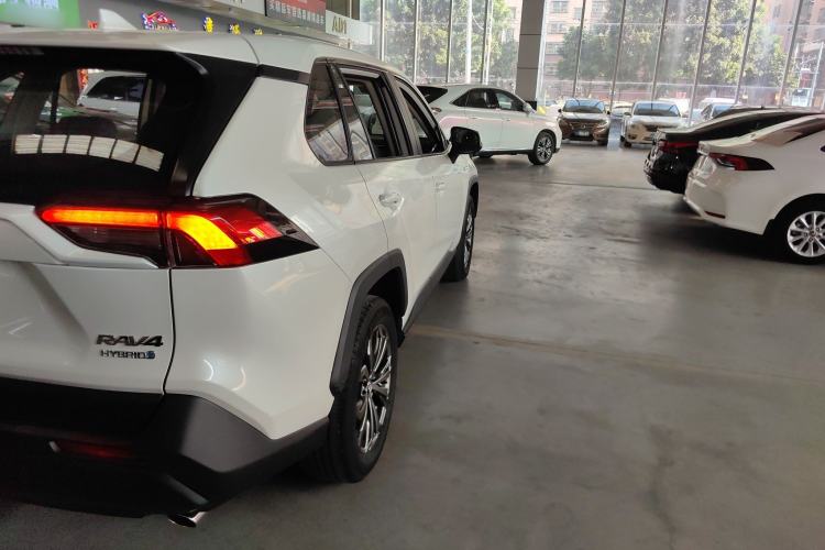 Used Toyota RAV4 2023 Dual-Motor 2.5L E-CVT Two-Wheel Drive Elite Edition
