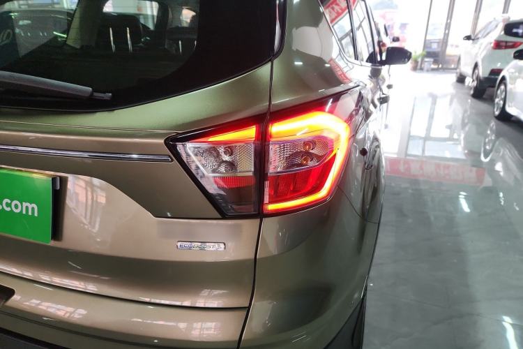 Used Ford Kuga 2018 EcoBoost 180 Two-Wheel-Drive Platinum Edition
