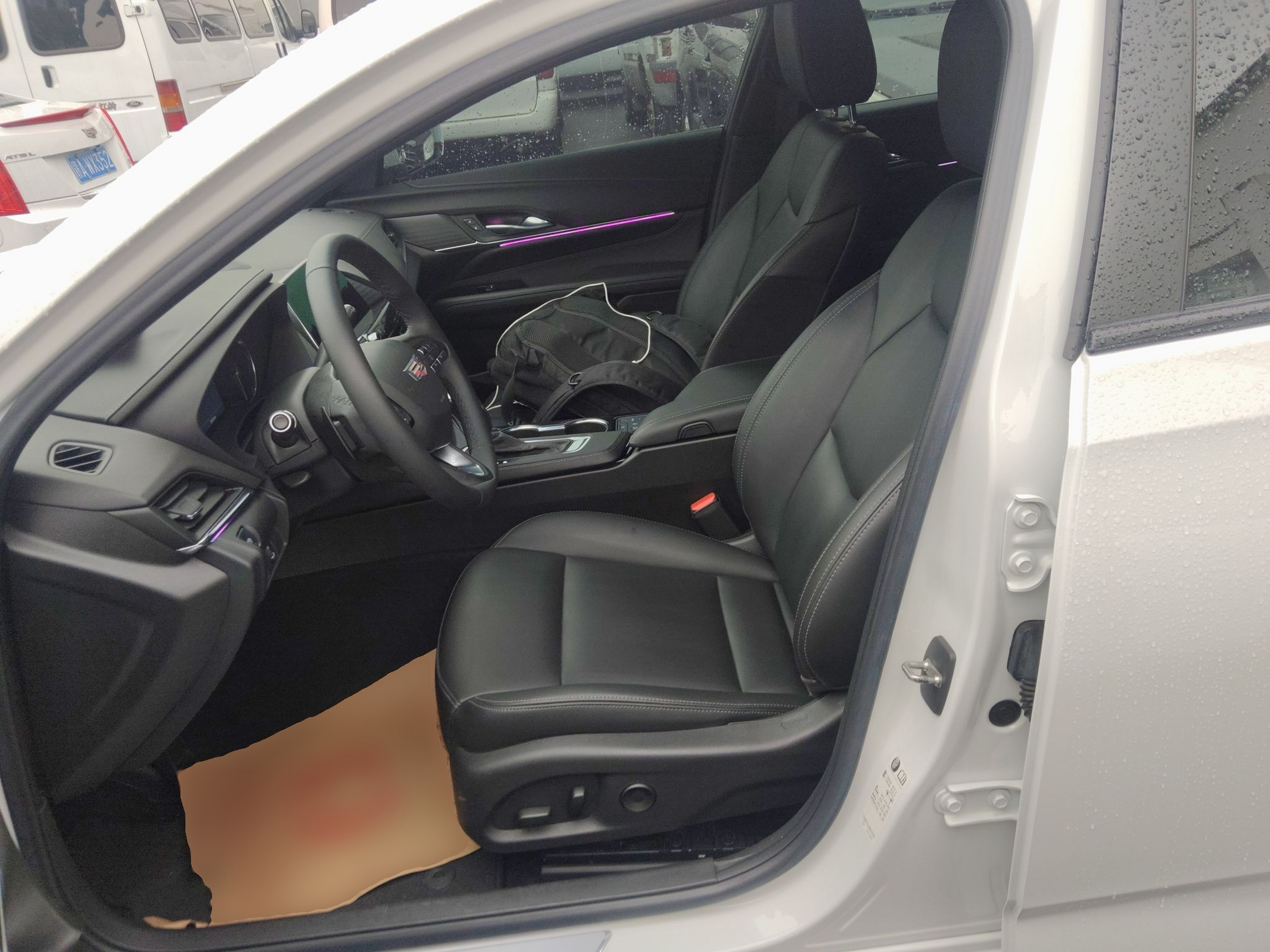 Переднее сиденье в автомобиле