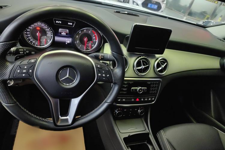 Used Mercedes-Benz GLA 2015 GLA 220 4MATIC Luxury Model