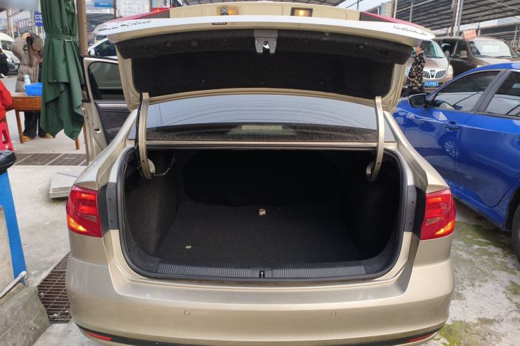 Used Volkswagen Bora 2017 1.6L Automatic Fashion Model
