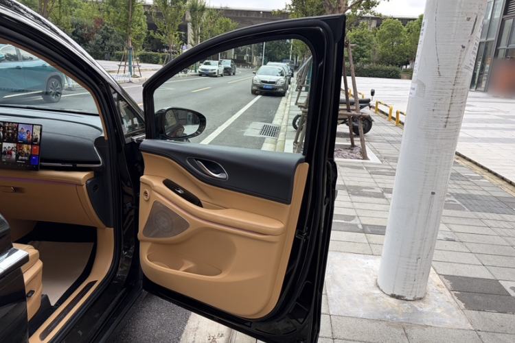 Used VOYAH Dream 2025 PHEV Four-Wheel-Drive Flagship Kunpeng Edition
