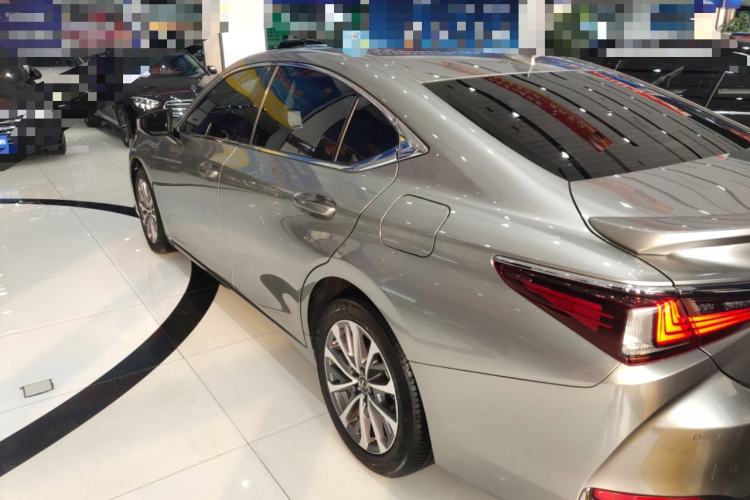 Used Lexus ES 2022 300h Excellence Edition
