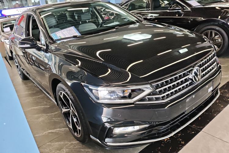 Used Volkswagen Magotan 2023 2 Million Units Limited Edition 330TSI DSG Leading Version
