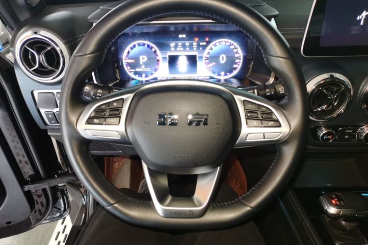 Used  BJ40 2023 2.0T Automatic Four-Wheel Drive Urban Hunter Edition Chivalrous Type
