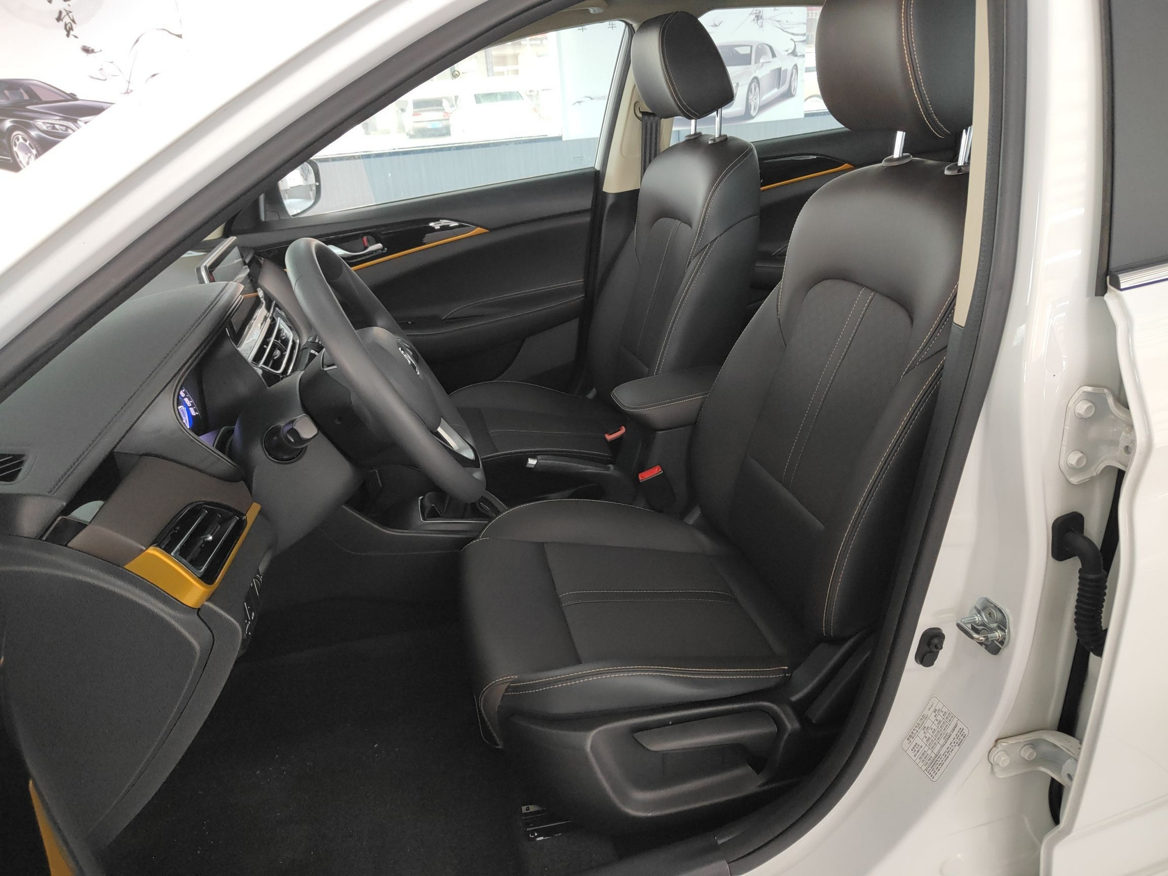 Переднее сиденье в автомобиле